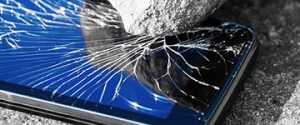 Home The Repair House specialist helpt klant met snelle en professionele telefoonreparatie service