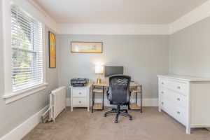 Home Persoon zittend op ergonomische bureaustoel met correcte houding voor comfort en steun