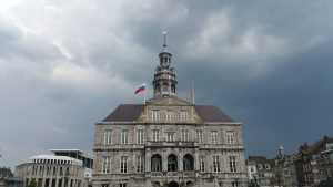 Stadhuis van Maastricht, iconisch gebouw in de historische binnenstad van deze Limburgse universiteitsstad