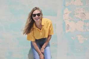 Home Tom Tailor dameskleding collectie: trendy urban looks met sweaters en blouses voor de moderne stadse vrouw