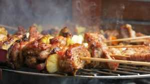 Home Professionele BBQ-cateraar in Utrecht zorgt voor heerlijke gegrilde spijzen op een zomerfeest
