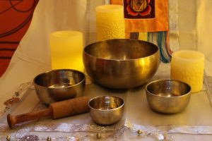 Home Ontspanning in Groningen - therapeut voert massage uit ter ontspanning en stressvermindering